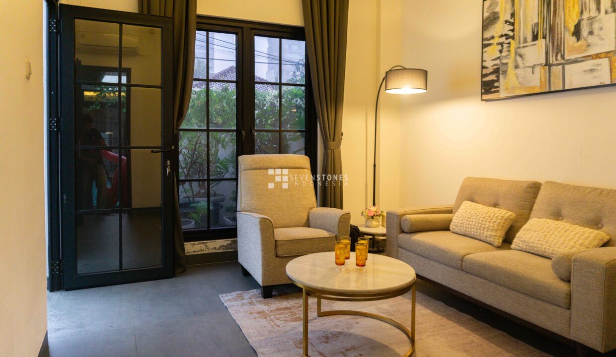 Comfortable Home for Sale Behind Cilandak Town Square – Prime Location (6)
