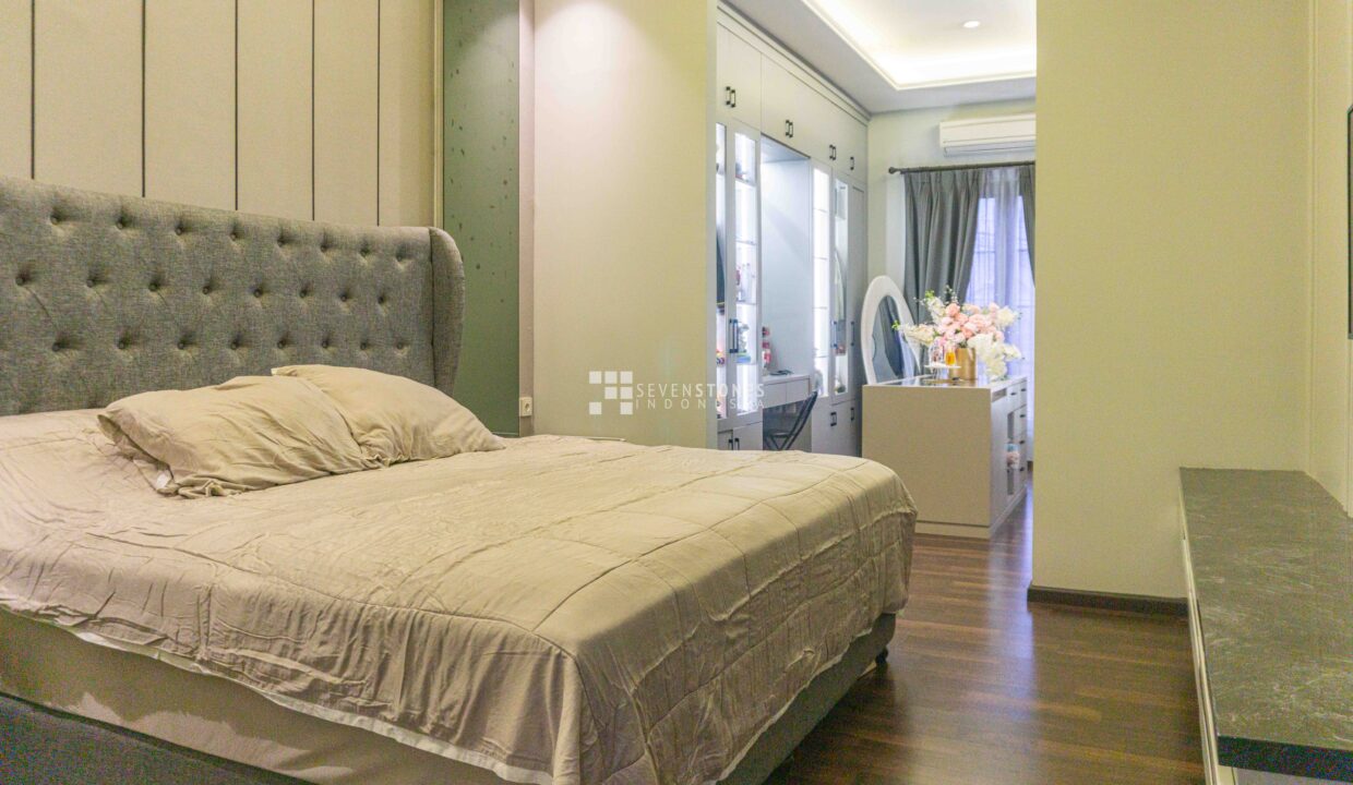 Comfortable Home for Sale Behind Cilandak Town Square – Prime Location (8)