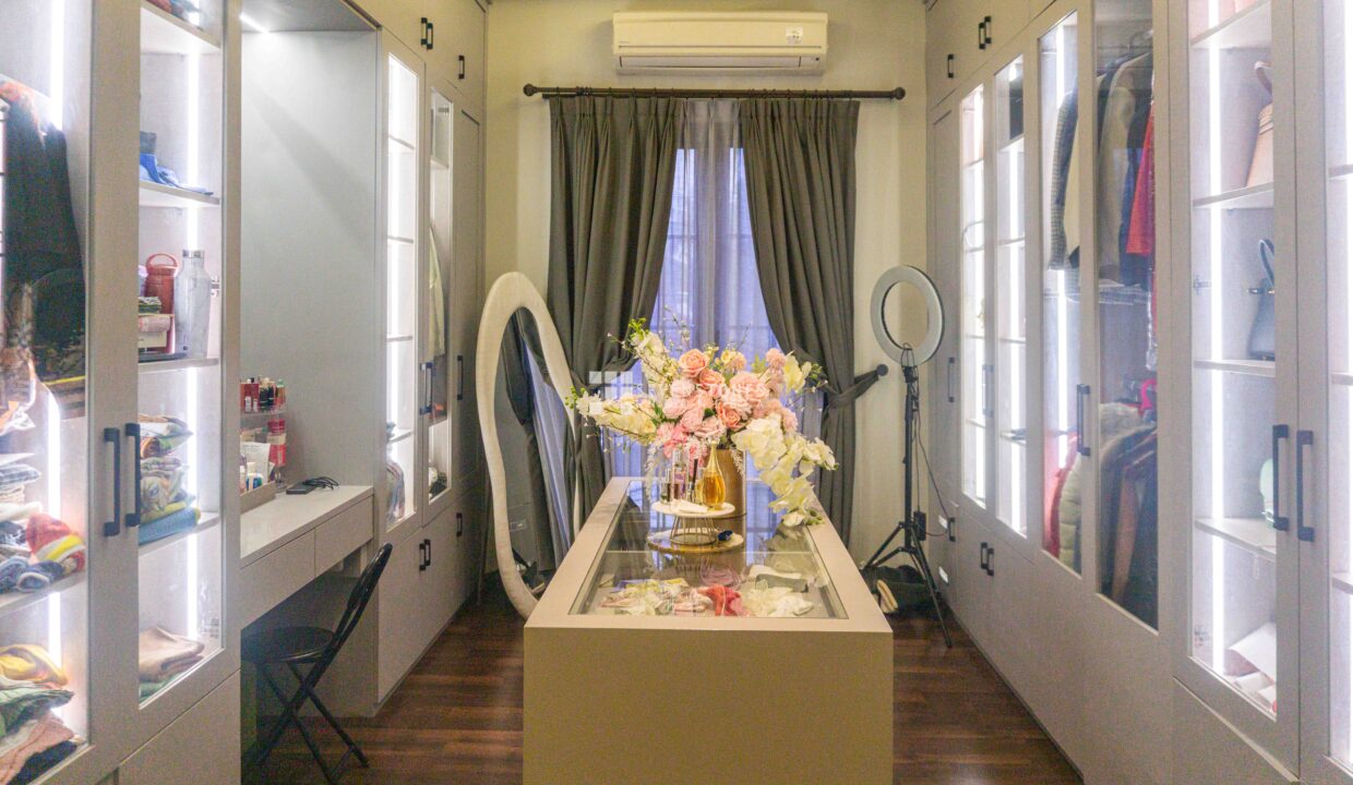 Comfortable Home for Sale Behind Cilandak Town Square – Prime Location (9)