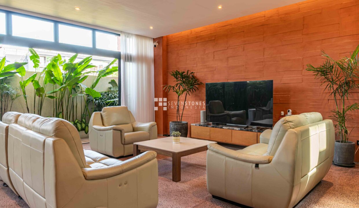 Exquisite 3-Story Luxury Villa in Berawa – Just 5 Minutes from the Beach (2)