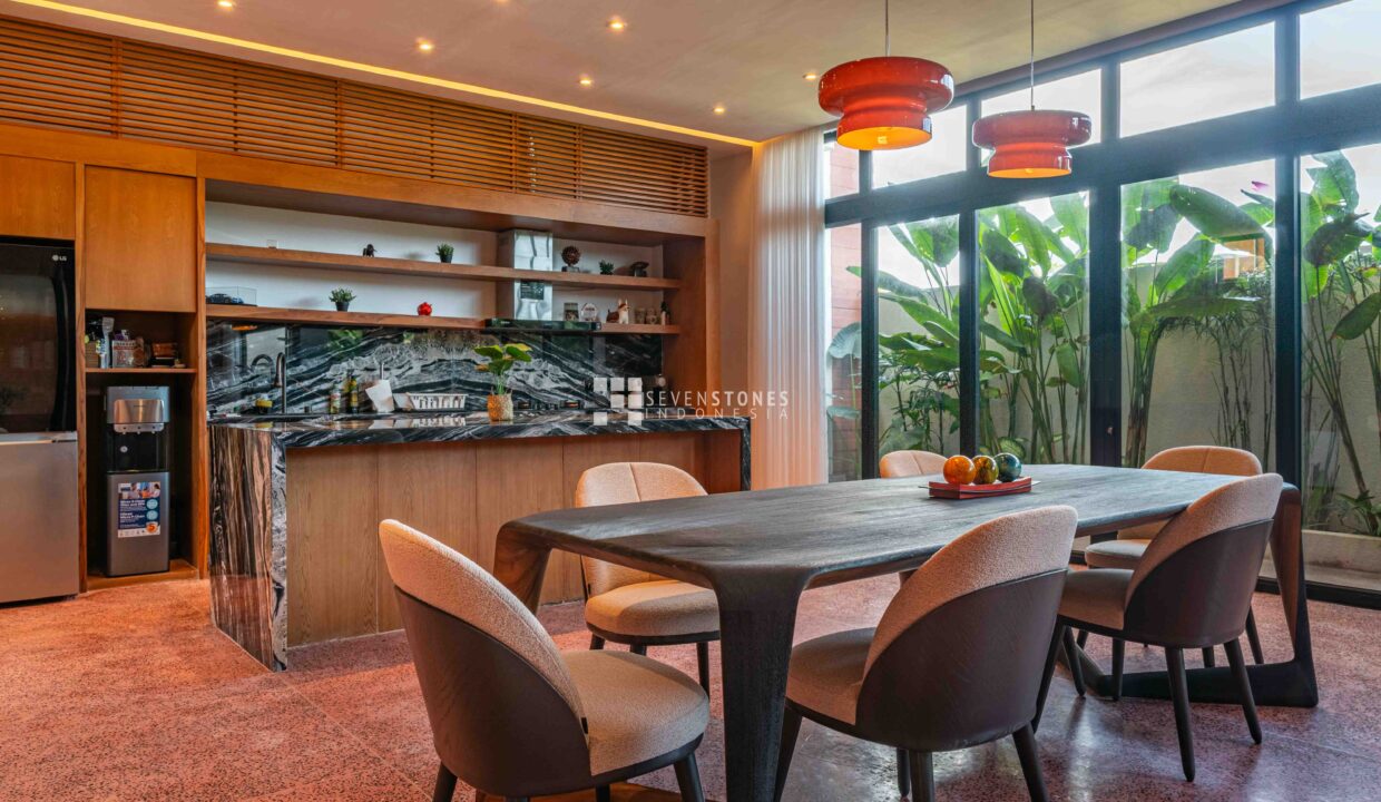 Exquisite 3-Story Luxury Villa in Berawa – Just 5 Minutes from the Beach (4)