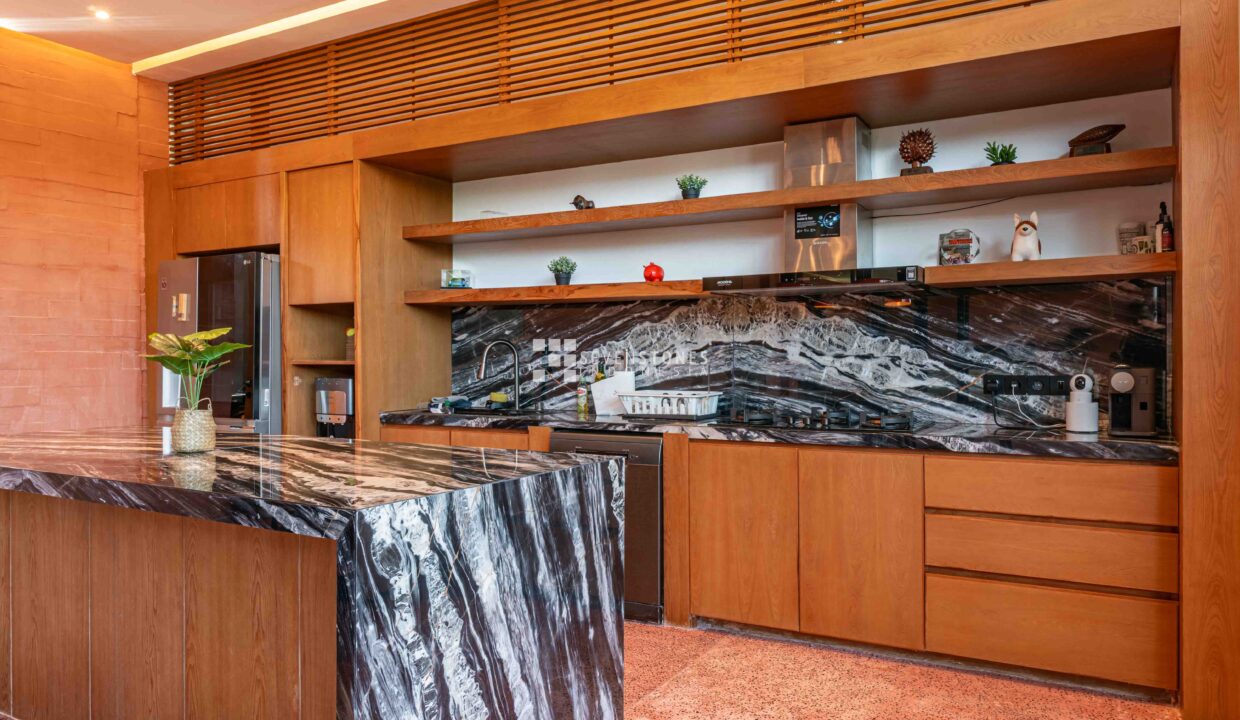Exquisite 3-Story Luxury Villa in Berawa – Just 5 Minutes from the Beach (5)