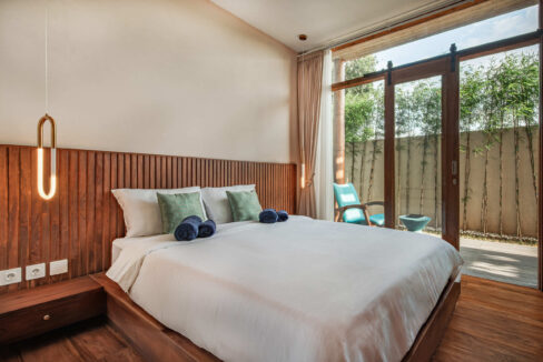 Modern Tropical 3-Bedroom Villa in Kedungu – Close to Beach and Amenities (13)