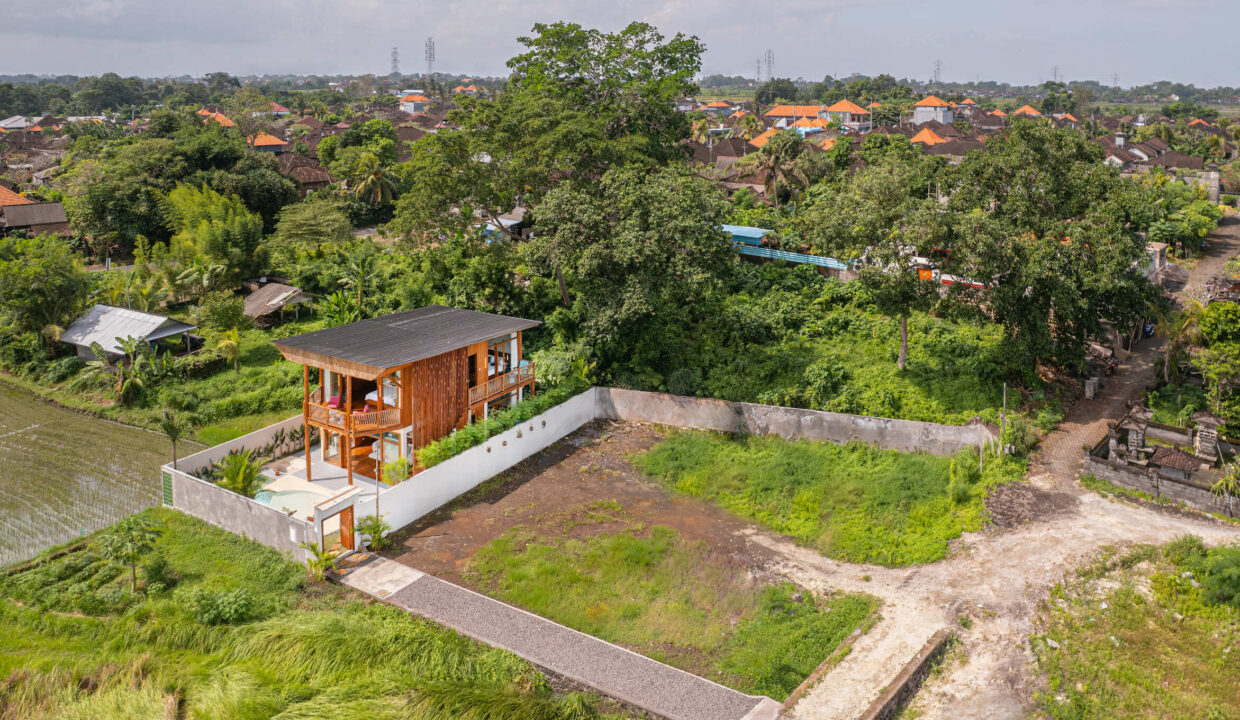 Modern Tropical 3-Bedroom Villa in Kedungu – Close to Beach and Amenities (24)