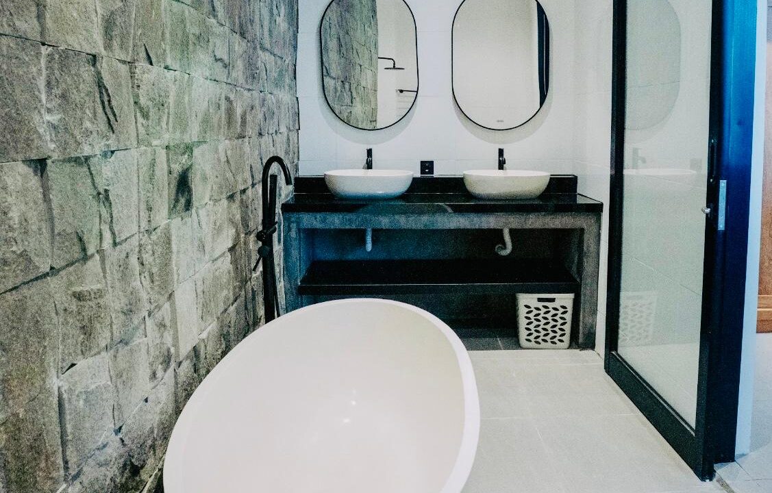 Brand New Two Units 1 Bedroom Modern Riverside Villa for Sale in Ubud (10)