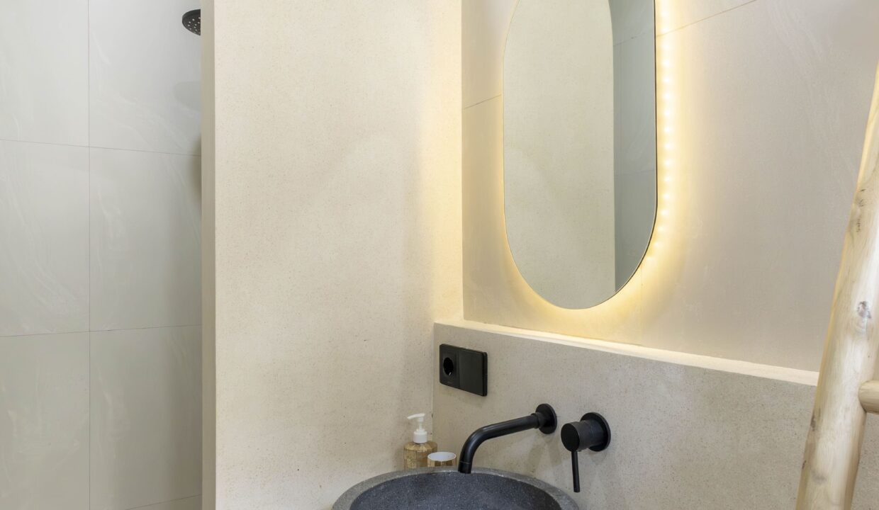 Stylish 1-Bedroom Apartment in Bingin – Perfect for Living, Working, or Investing (12)