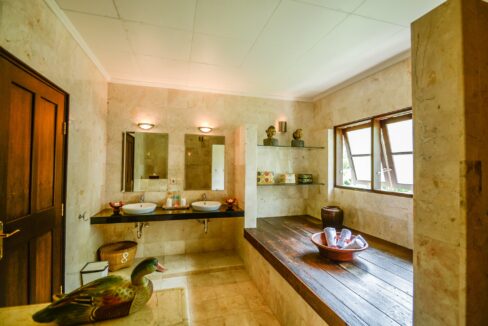 An extraordinary opportunity to own a genuine piece of paradise in East Bali. Bukit Asri Lodge is a magnificent and uniquely positioned retreat, offe (15)