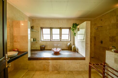 An extraordinary opportunity to own a genuine piece of paradise in East Bali. Bukit Asri Lodge is a magnificent and uniquely positioned retreat, offe (16)