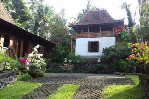 An extraordinary opportunity to own a genuine piece of paradise in East Bali. Bukit Asri Lodge is a magnificent and uniquely positioned retreat, offeri (17)