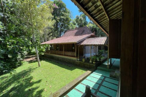 An extraordinary opportunity to own a genuine piece of paradise in East Bali. Bukit Asri Lodge is a magnificent and uniquely positioned retreat, offeri (21)