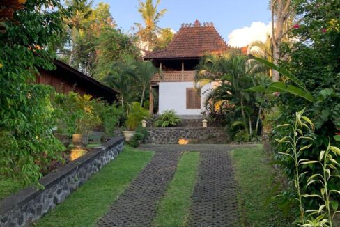 An extraordinary opportunity to own a genuine piece of paradise in East Bali. Bukit Asri Lodge is a magnificent and uniquely positioned retreat, offeri (22)