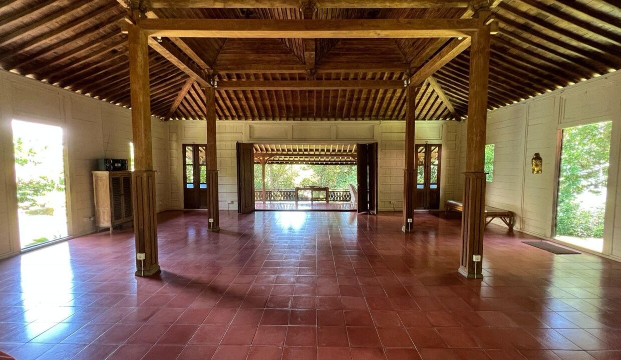 An extraordinary opportunity to own a genuine piece of paradise in East Bali. Bukit Asri Lodge is a magnificent and uniquely positioned retreat, offeri (27)