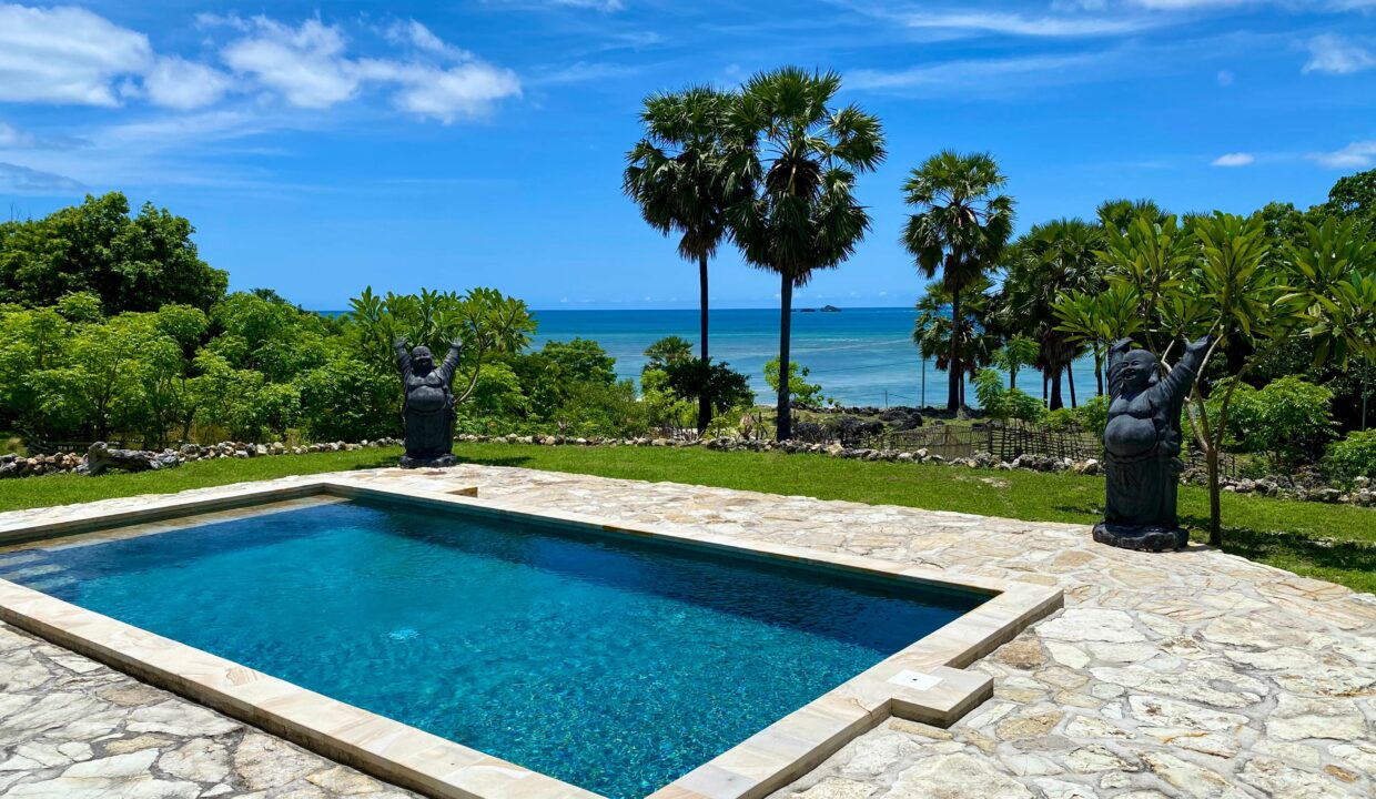 Exclusive Oceanfront Investment Villa on Rote Island (1)