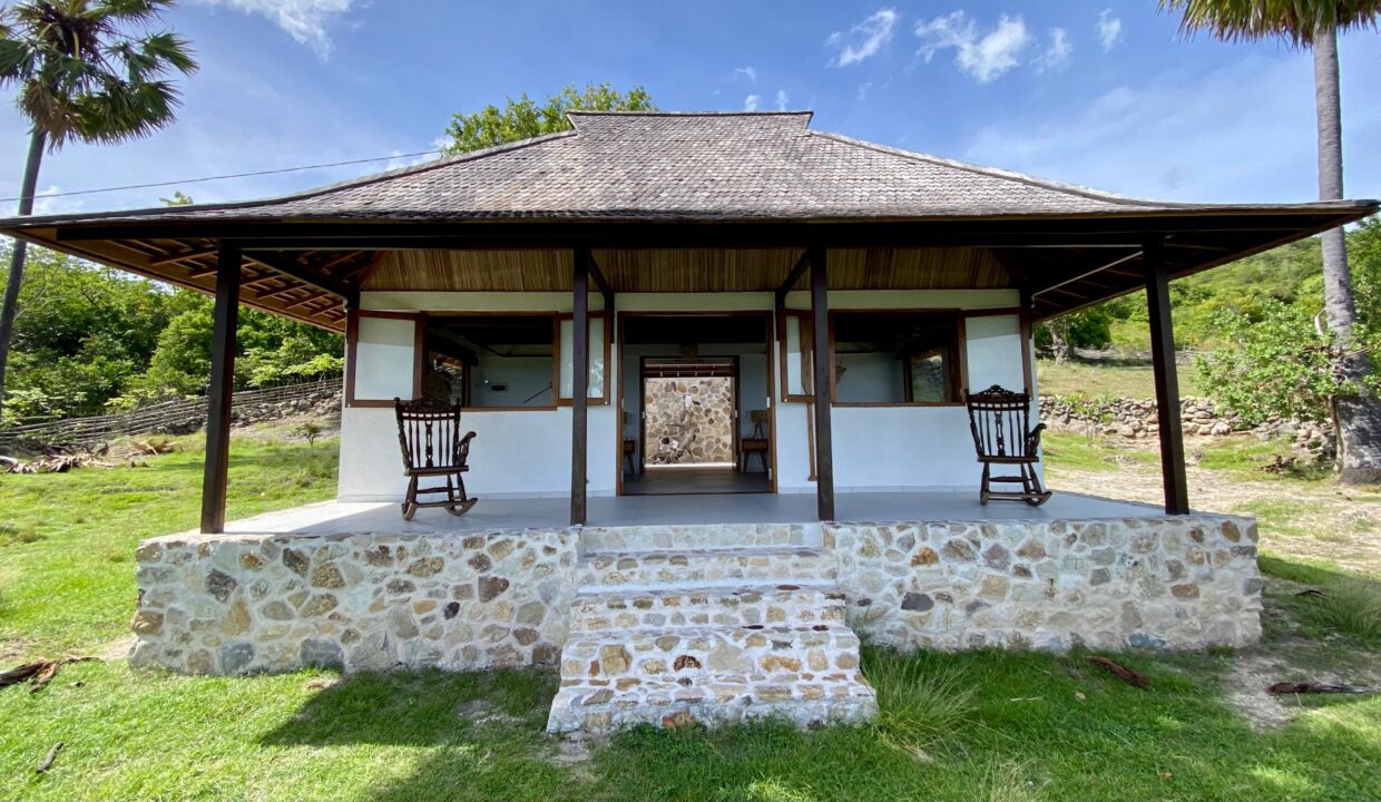 Exclusive Oceanfront Investment Villa on Rote Island (11)