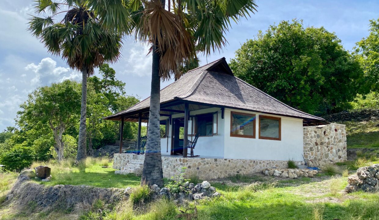 Exclusive Oceanfront Investment Villa on Rote Island (14)