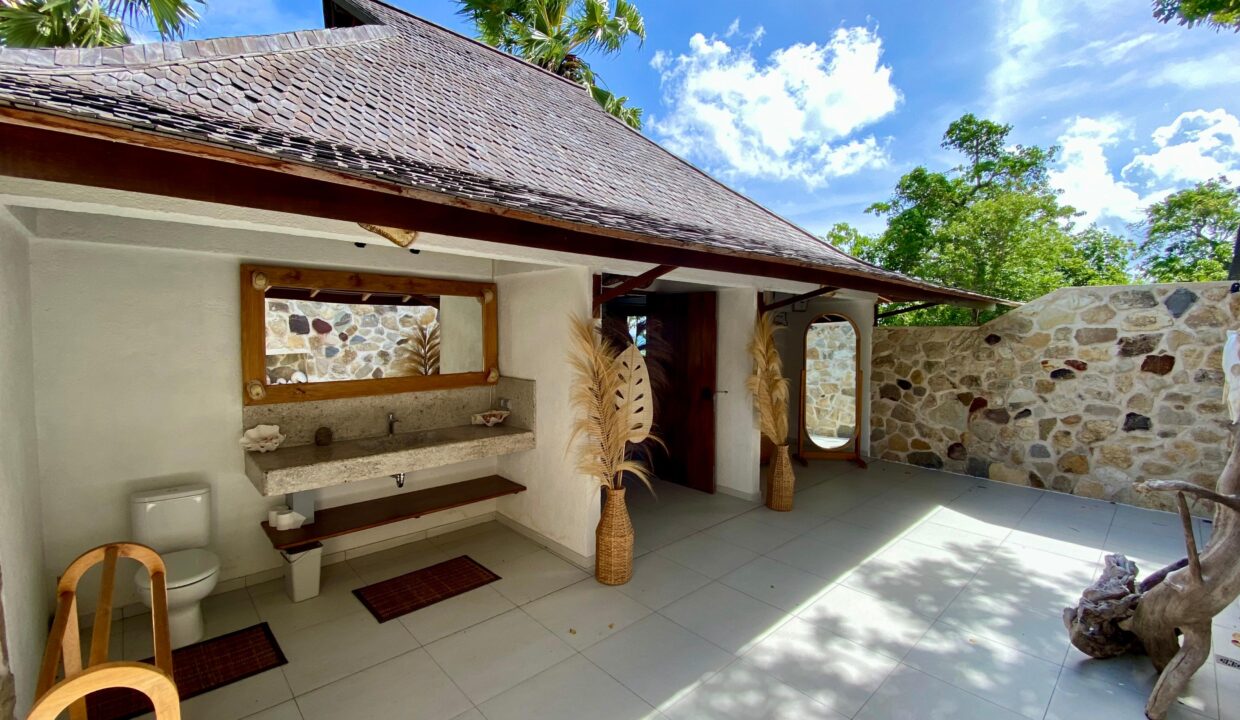 Exclusive Oceanfront Investment Villa on Rote Island (16)