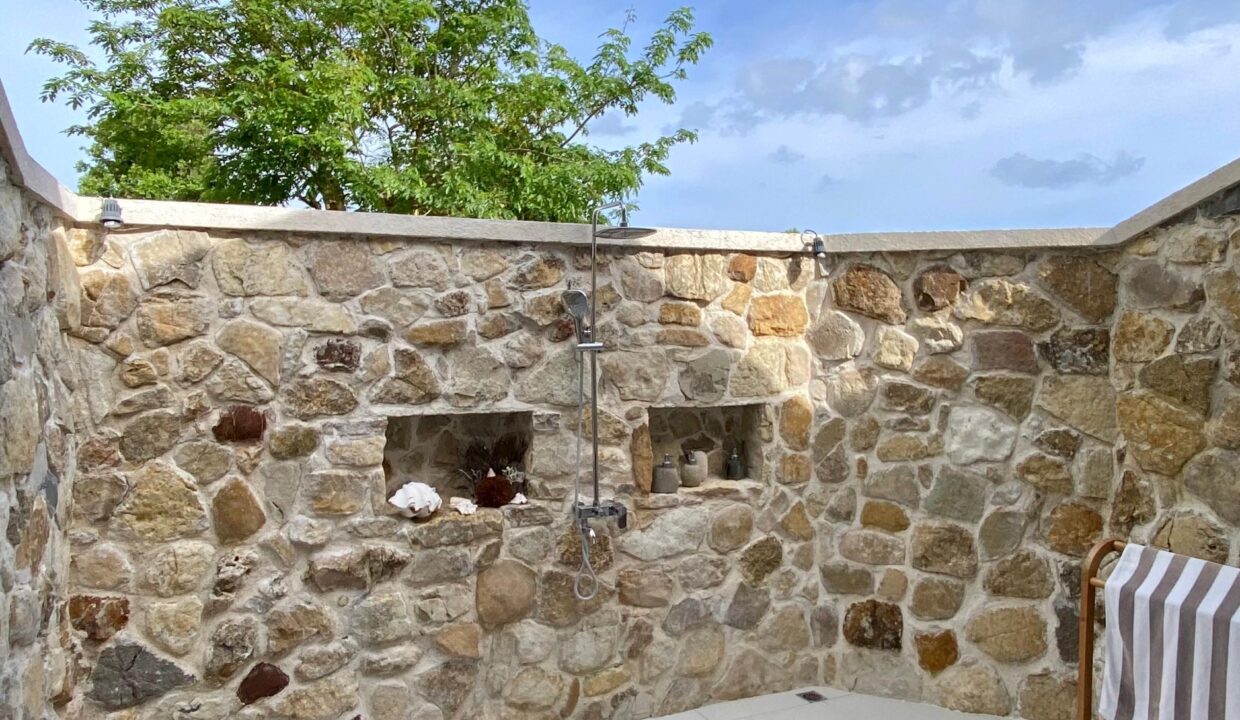 Exclusive Oceanfront Investment Villa on Rote Island (19)