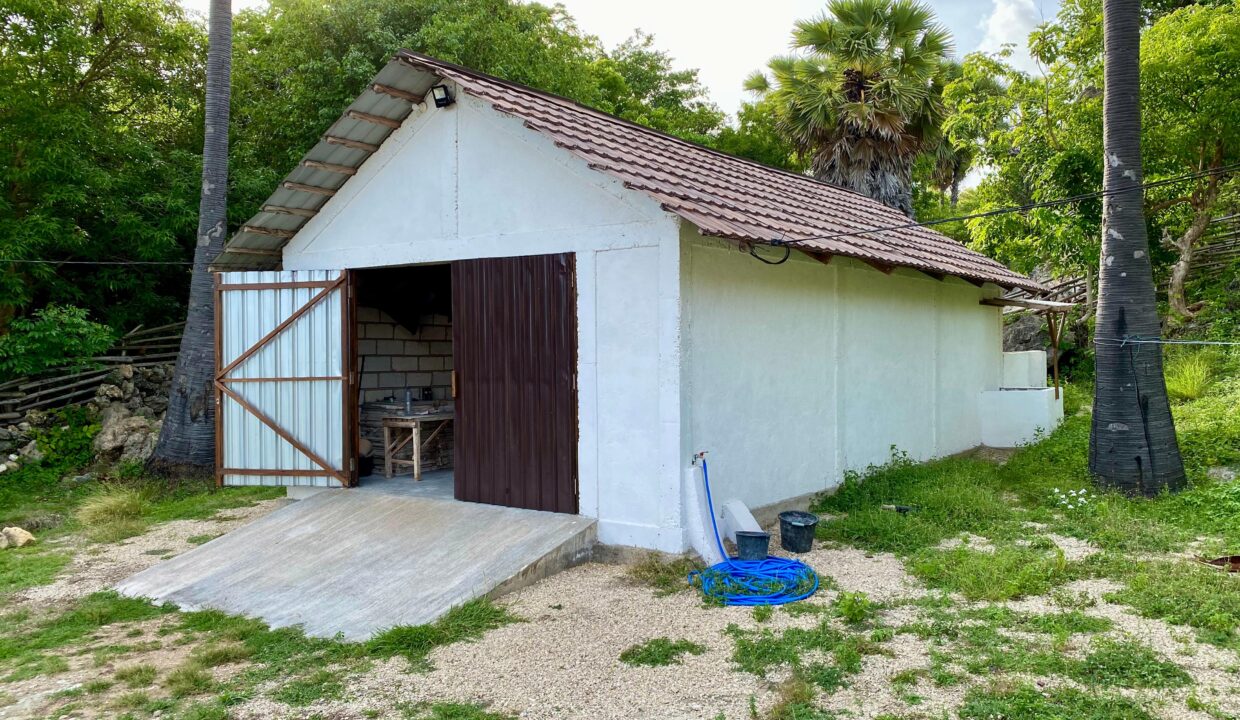 Exclusive Oceanfront Investment Villa on Rote Island (20)
