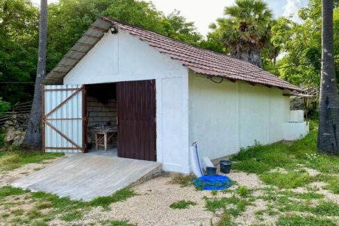 Exclusive Oceanfront Investment Villa on Rote Island (20)