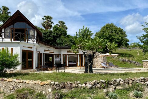 Exclusive Oceanfront Investment Villa on Rote Island (3)