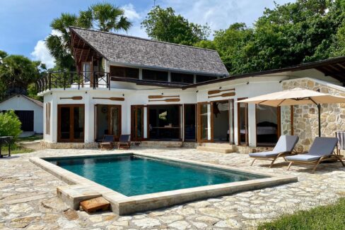 Exclusive Oceanfront Investment Villa on Rote Island (4)