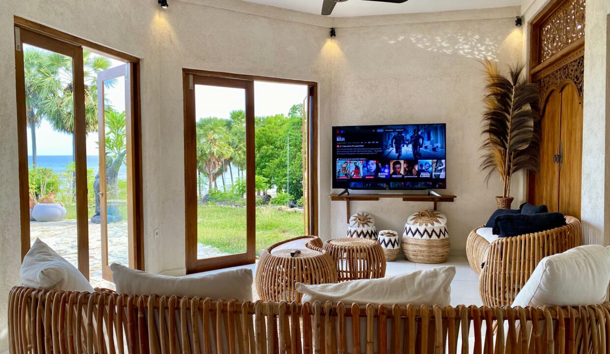 Exclusive Oceanfront Investment Villa on Rote Island (5)