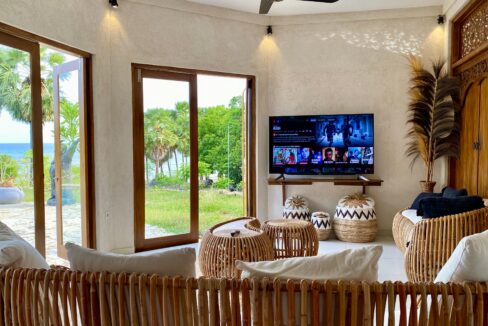 Exclusive Oceanfront Investment Villa on Rote Island (5)