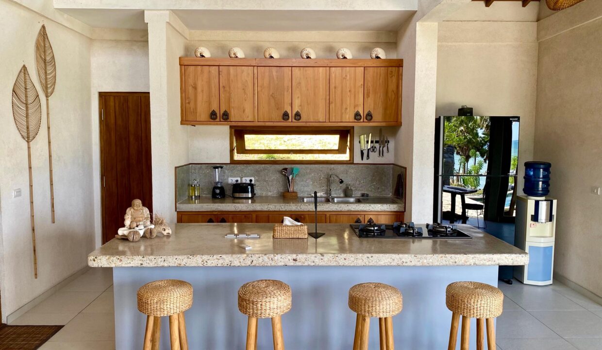 Exclusive Oceanfront Investment Villa on Rote Island (6)