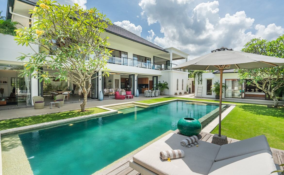 Spacious Berawa Villa with Long Lease, Steps from the Beach (1)