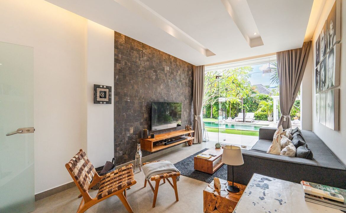 Spacious Berawa Villa with Long Lease, Steps from the Beach (10)