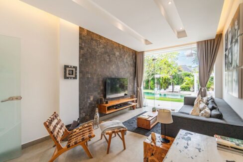 Spacious Berawa Villa with Long Lease, Steps from the Beach (10)