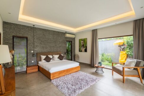 Spacious Berawa Villa with Long Lease, Steps from the Beach (11)