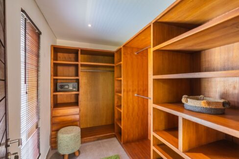Spacious Berawa Villa with Long Lease, Steps from the Beach (14)