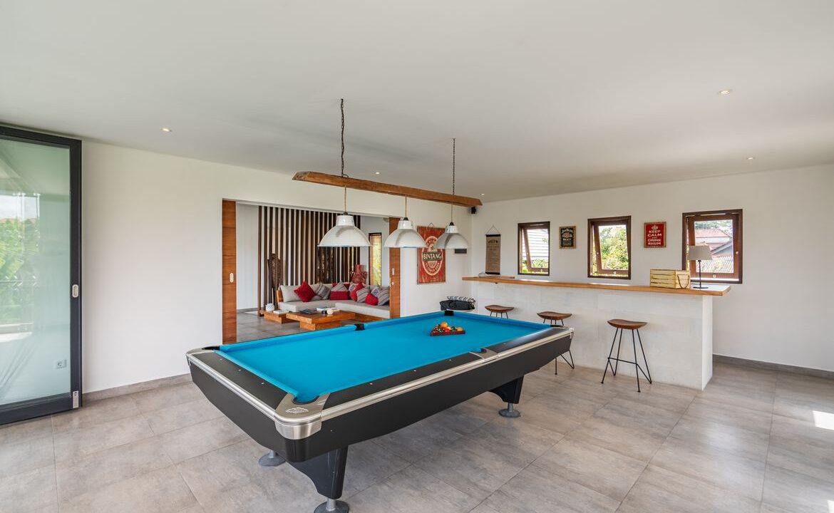 Spacious Berawa Villa with Long Lease, Steps from the Beach (15)
