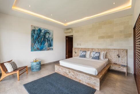 Spacious Berawa Villa with Long Lease, Steps from the Beach (16)