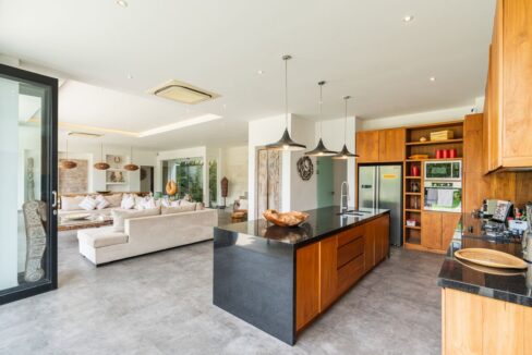 Spacious Berawa Villa with Long Lease, Steps from the Beach (19)