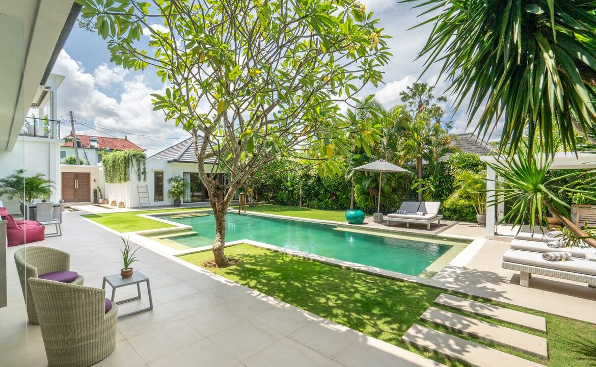 Spacious Berawa Villa with Long Lease, Steps from the Beach (2)
