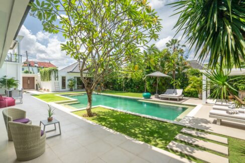 Spacious Berawa Villa with Long Lease, Steps from the Beach (2)