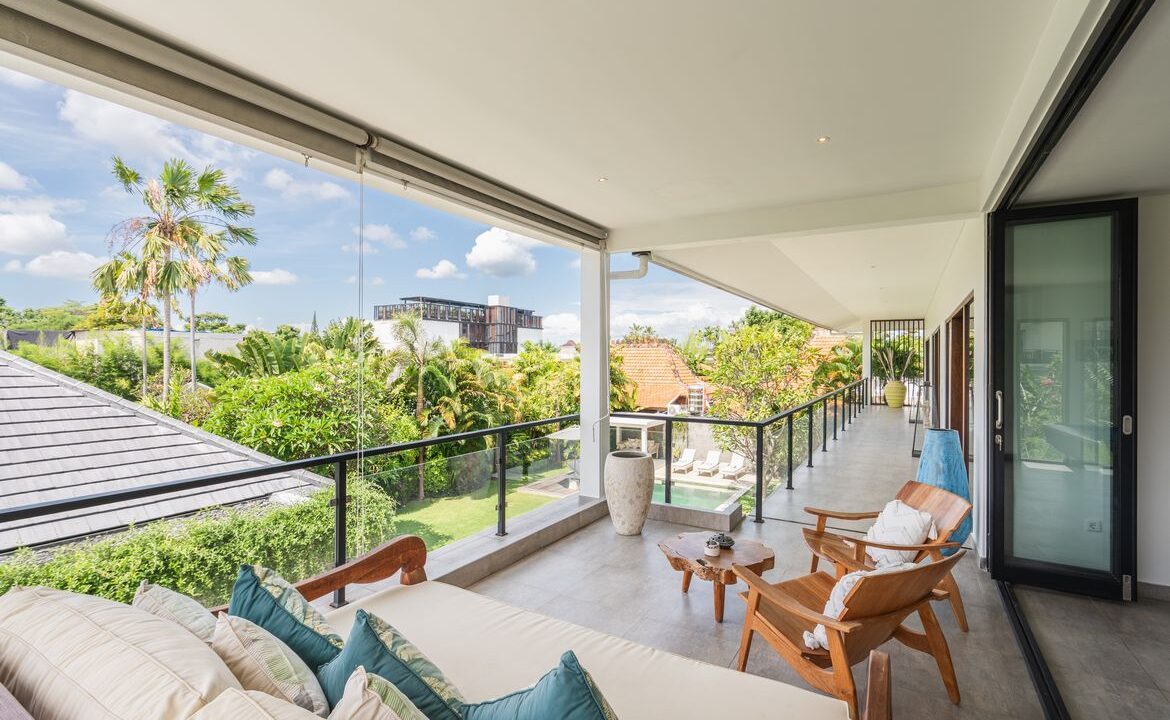 Spacious Berawa Villa with Long Lease, Steps from the Beach (20)