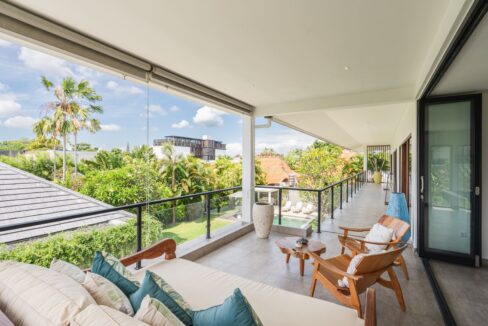 Spacious Berawa Villa with Long Lease, Steps from the Beach (20)