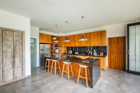 Spacious Berawa Villa with Long Lease, Steps from the Beach (21)
