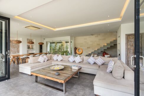 Spacious Berawa Villa with Long Lease, Steps from the Beach (5)