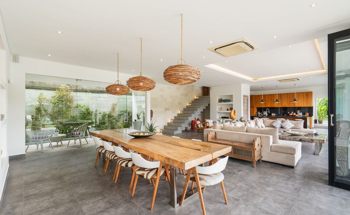 Spacious Berawa Villa with Long Lease, Steps from the Beach (7)