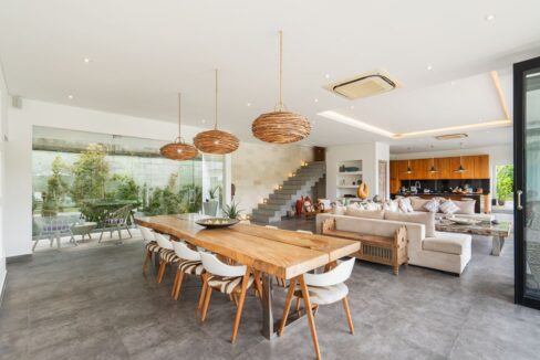 Spacious Berawa Villa with Long Lease, Steps from the Beach (7)