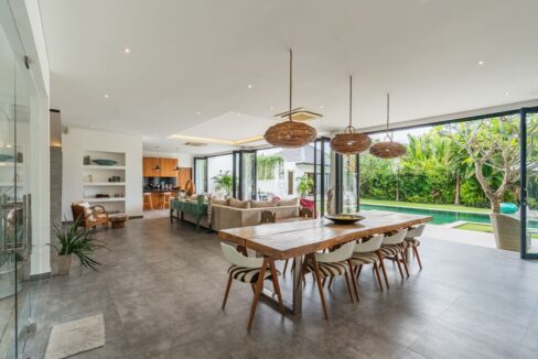 Spacious Berawa Villa with Long Lease, Steps from the Beach (8)
