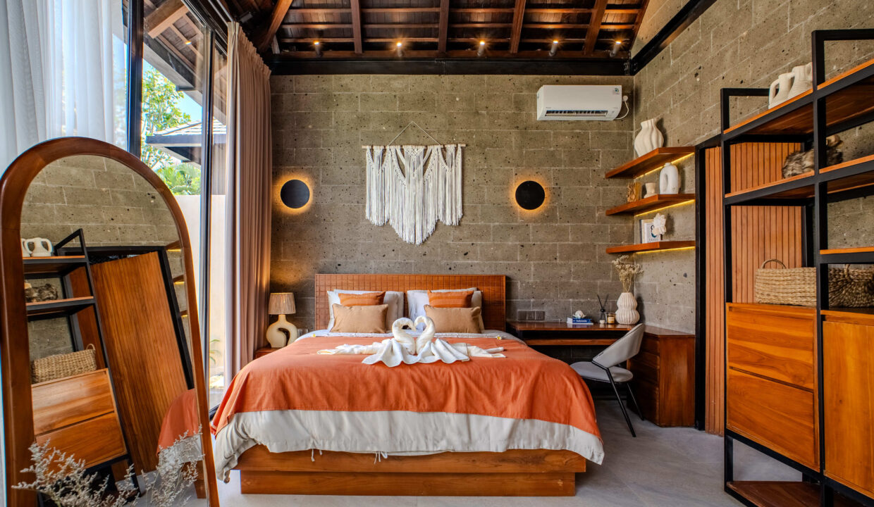 Elegant 2-Bedroom Villa in the Heart of Canggu – Where Balinese Charm Meets Modern Comfort (10)