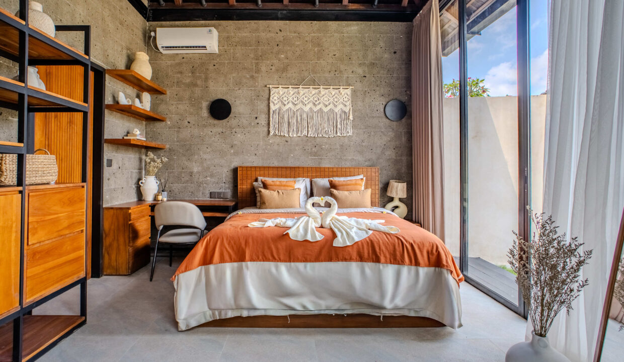 Elegant 2-Bedroom Villa in the Heart of Canggu – Where Balinese Charm Meets Modern Comfort (11)