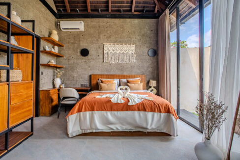 Elegant 2-Bedroom Villa in the Heart of Canggu – Where Balinese Charm Meets Modern Comfort (11)