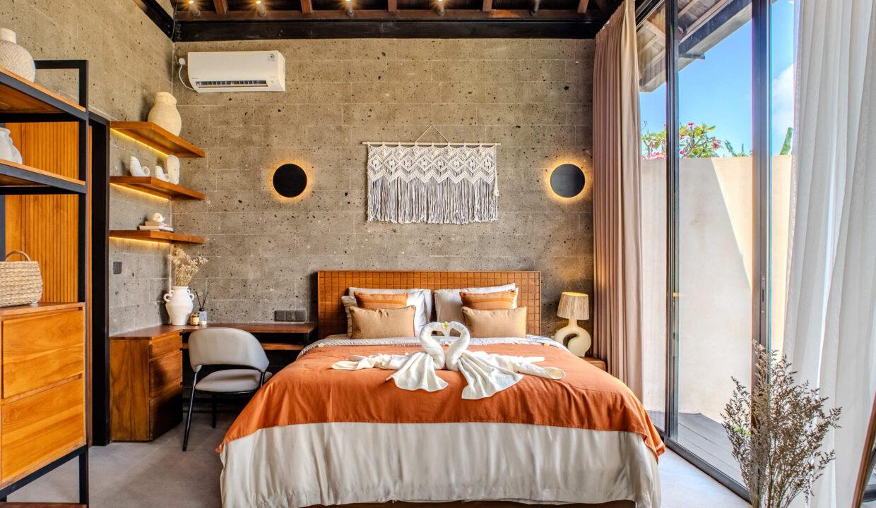 Elegant 2-Bedroom Villa in the Heart of Canggu – Where Balinese Charm Meets Modern Comfort (12)