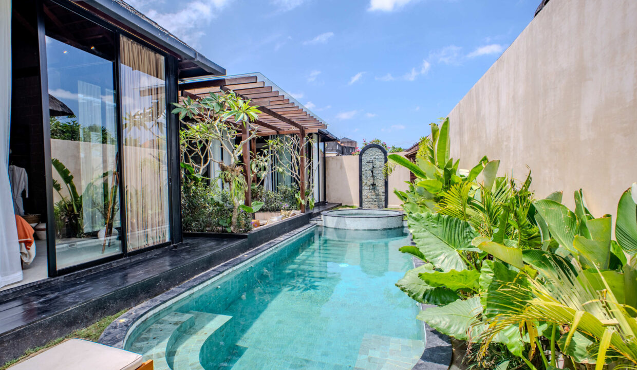 Elegant 2-Bedroom Villa in the Heart of Canggu – Where Balinese Charm Meets Modern Comfort (2)